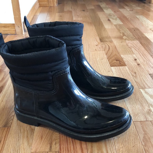 London Fog Shoes - London Fog waterproof rubber boot / quilted boot - size 9